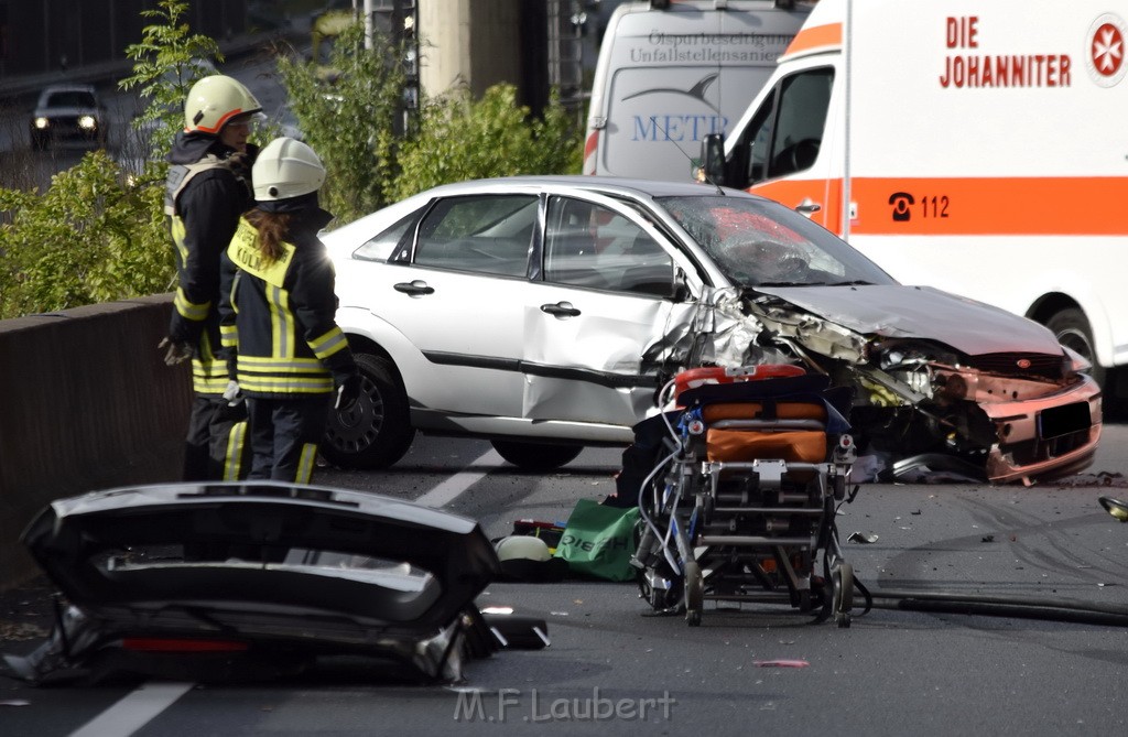 VU Auffahrunfall A 3 Rich Oberhausen kurz vor AS Koeln Dellbrueck P048.JPG - Miklos Laubert